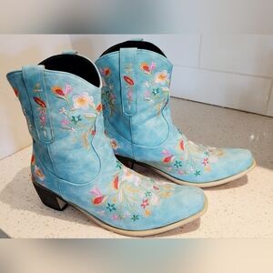 Coastal Cowgirl Floral  Embroidered Light Blue Leather Western Boots | Size 10
